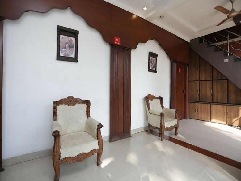 Oyo 12221 Hotel M House