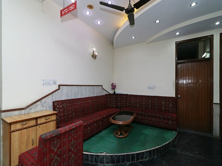 Oyo 12419 Hotel Silver Shine