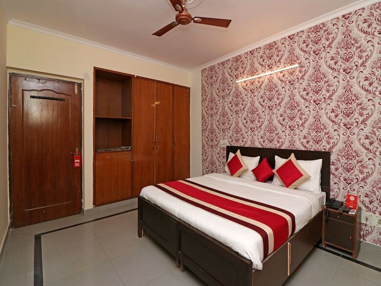 Hotel Oyo 12722 B K House