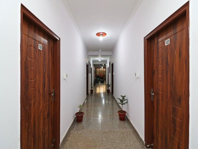Hotel Oyo 13107 Westend Residency