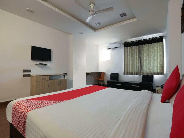 Oyo 986 Hotel Akhand Homes