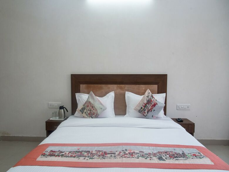 Hotel Oyo 12131 Vallabh Villas