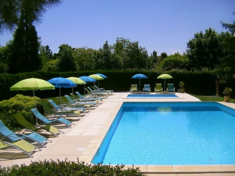 Hotel La Roulotte Des Mousquetaires
