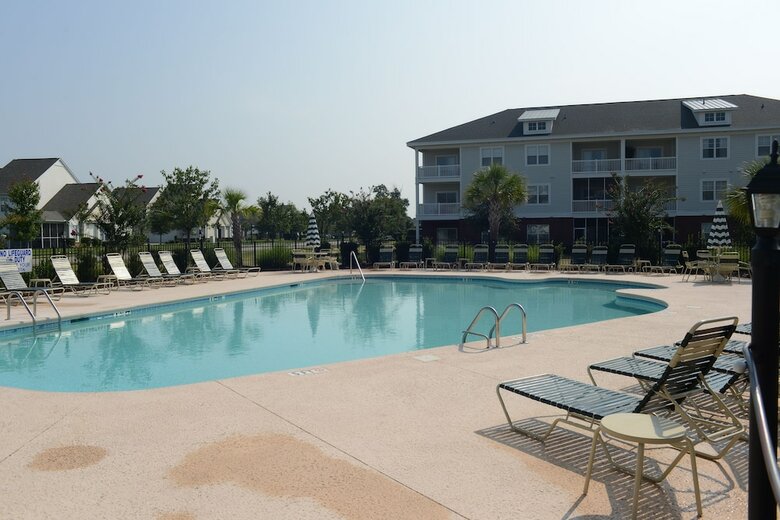Hotel River Oaks Resort