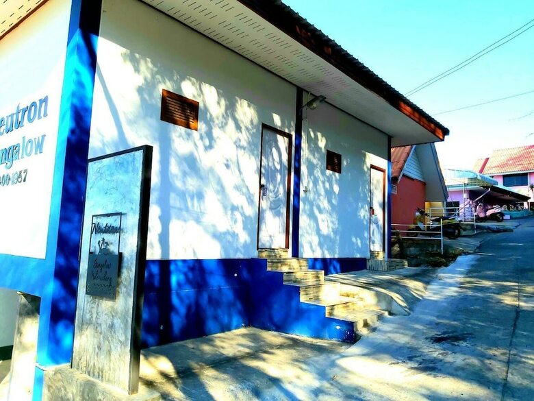 Hotel Neutron Bungalow