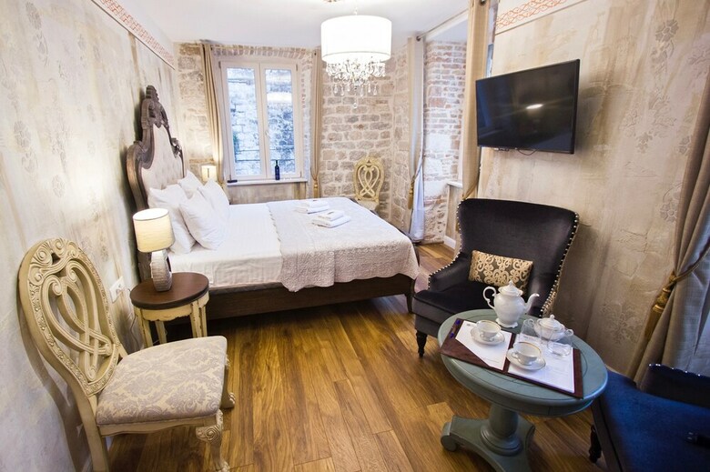 Hotel Plaza Marchi Old Town