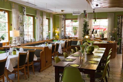 Hotel Restaurant Gr�ner Baum Und Altes Tor