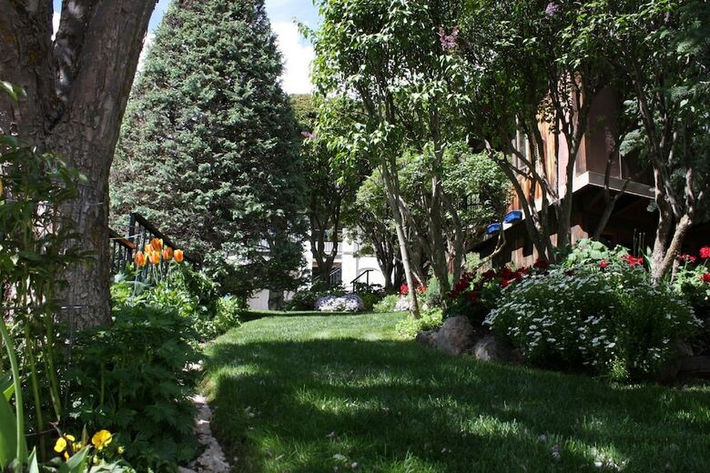 Hotel St. Moritz Lodge & Condominiums