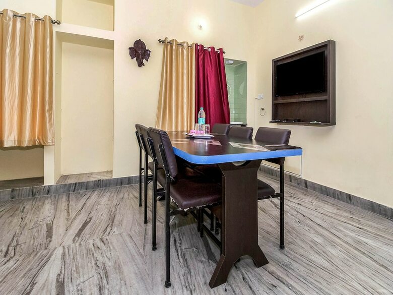 Oyo 12960 Hotel Adrija
