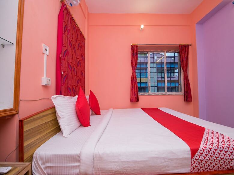 Hotel Oyo 10880 Silver Inn