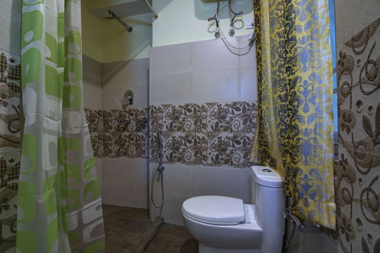 Oyo 13465 Greendot Hotel