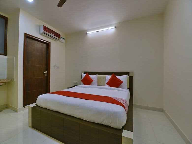 Hotel Oyo 12381 The New Heritage Heights View
