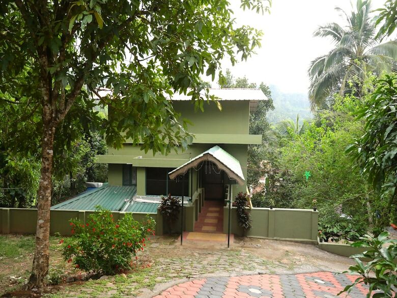 Oyo 10484 Hotel Coffee County Retreat