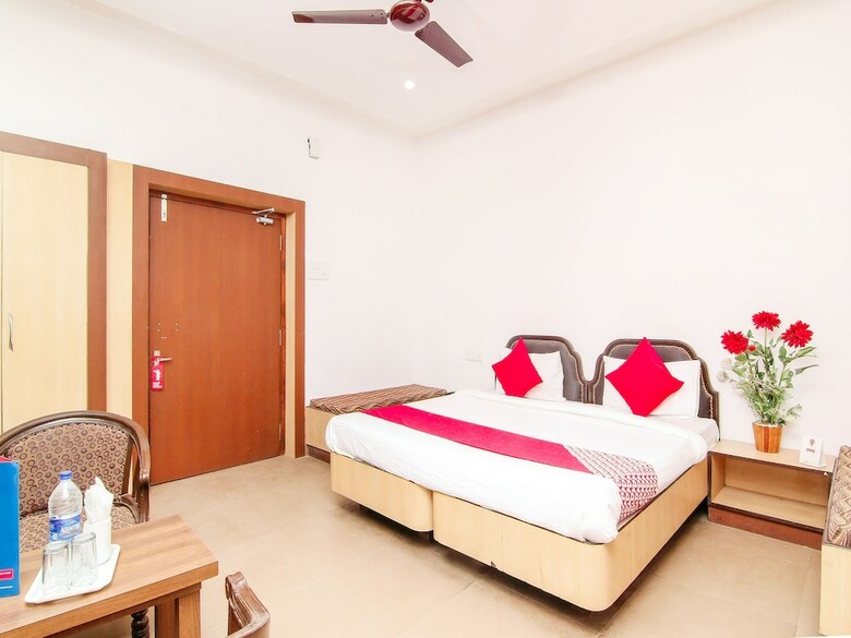 Hotel Oyo 13097 Prayag Holidays