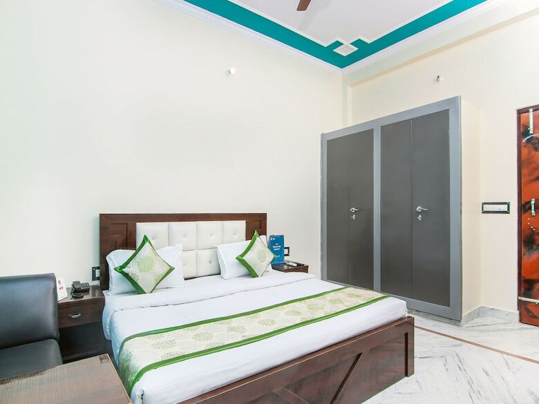 Oyo 13478 Hotel Surabhi Garden