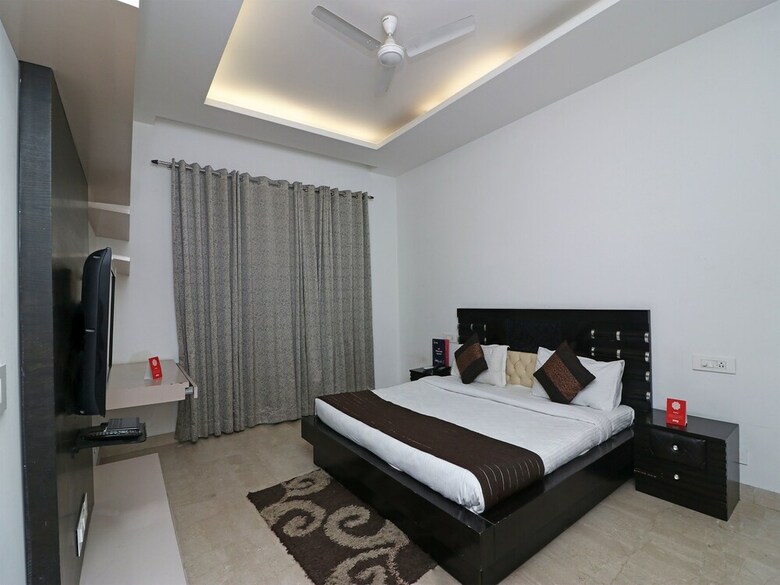 Hotel Oyo 13575 Green Vogue