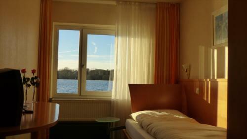 Restaurant Und Hotel Zum Weissen Ross