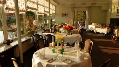 Restaurant Und Hotel Zum Weissen Ross
