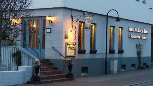 Restaurant Und Hotel Zum Weissen Ross