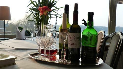 Restaurant Und Hotel Zum Weissen Ross