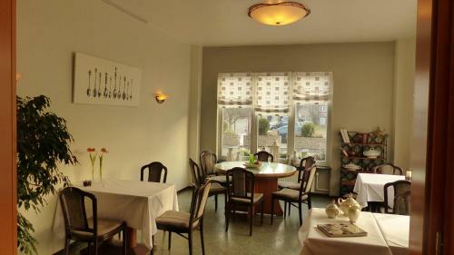 Restaurant Und Hotel Zum Weissen Ross
