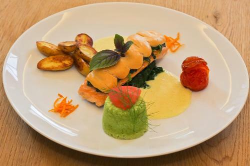 Hotel-restaurant & Metzgerei R��le