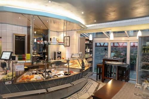 Hotel-restaurant & Metzgerei R��le