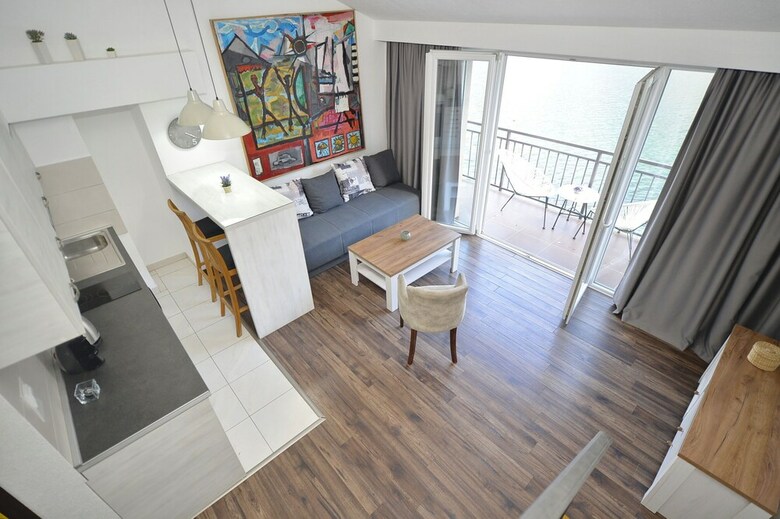 House 44 Apartments