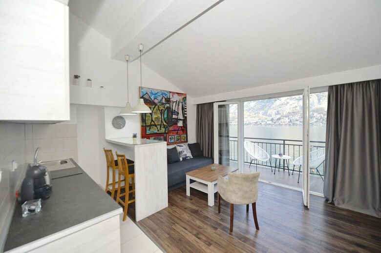 House 44 Apartments