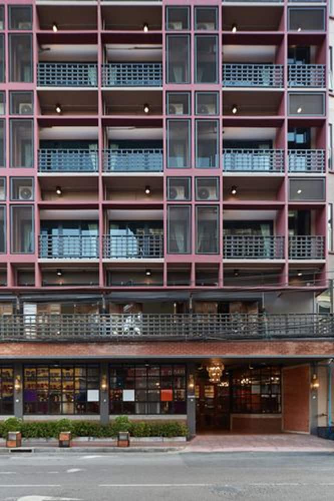 Hotel W22 By Burasari