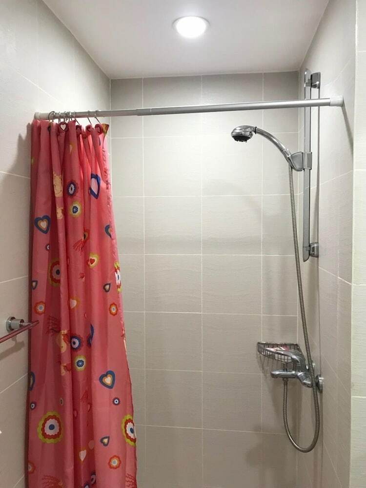 1 Br Condo By Pa @  Azure Urban Residences
