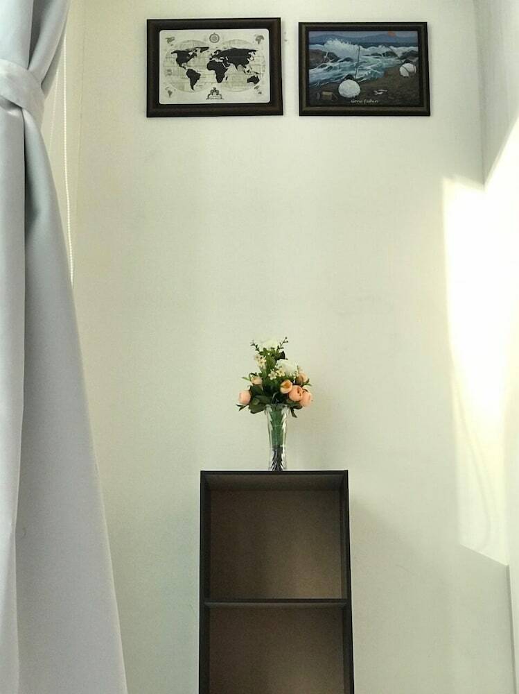 1 Br Condo By Pa @  Azure Urban Residences