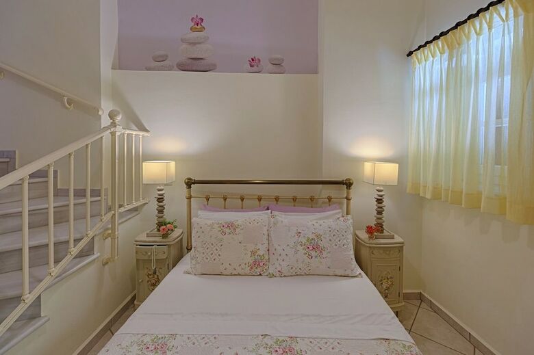 Aparthotel Antouanetta Apartments