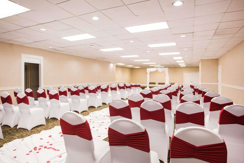 Hotel Ramada By Wyndham & Suites Warner Robins