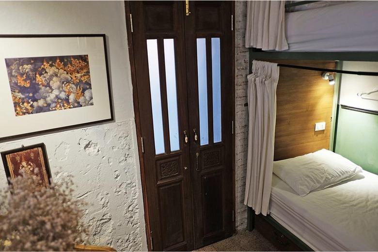 Hostal Live Local