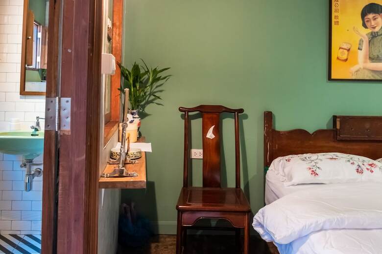 Hostal Live Local