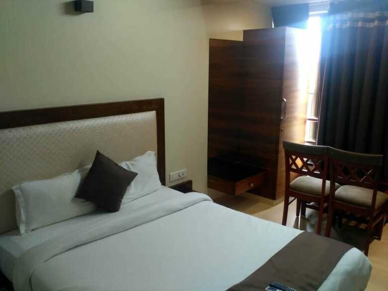 Hotel Maval Grand