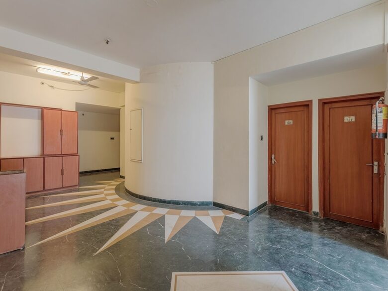 Oyo 14421 Hotel Grand Tower