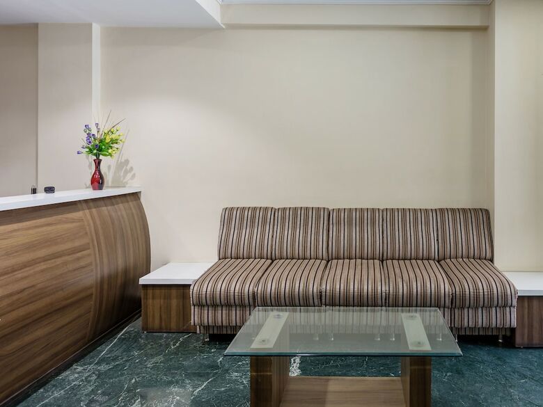 Oyo 14421 Hotel Grand Tower