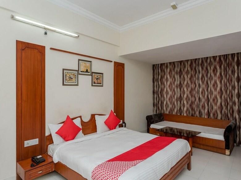 Oyo 14421 Hotel Grand Tower