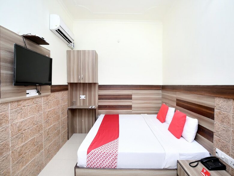 Hotel Oyo 14784 Angad Residency