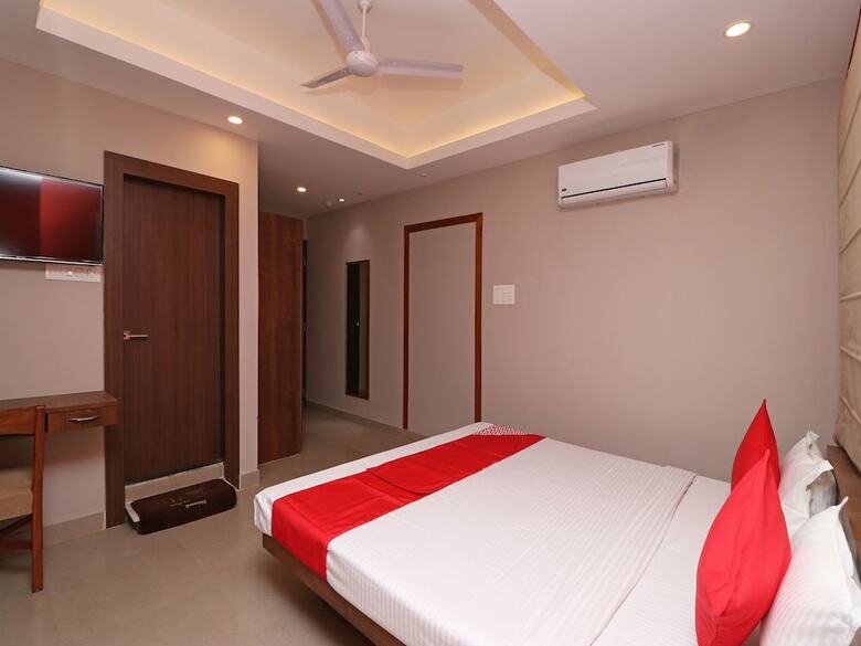 Hotel Oyo 13167 Nirvana Lodge