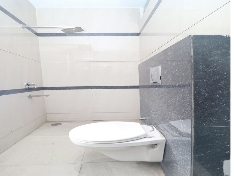 Oyo 14829 Hotel J Cruise