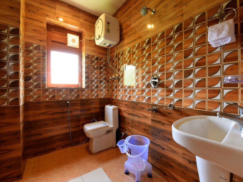 Hotel Oyo 14580 Home Luxurious Studios Shanag