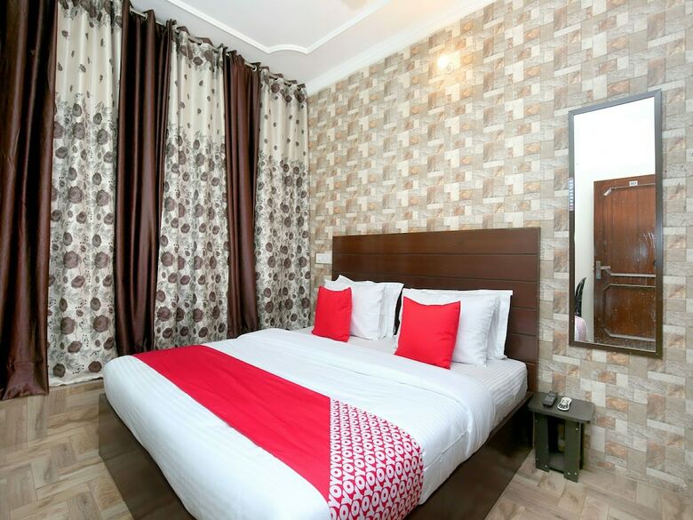 Oyo 13700 Hotel Star Palace