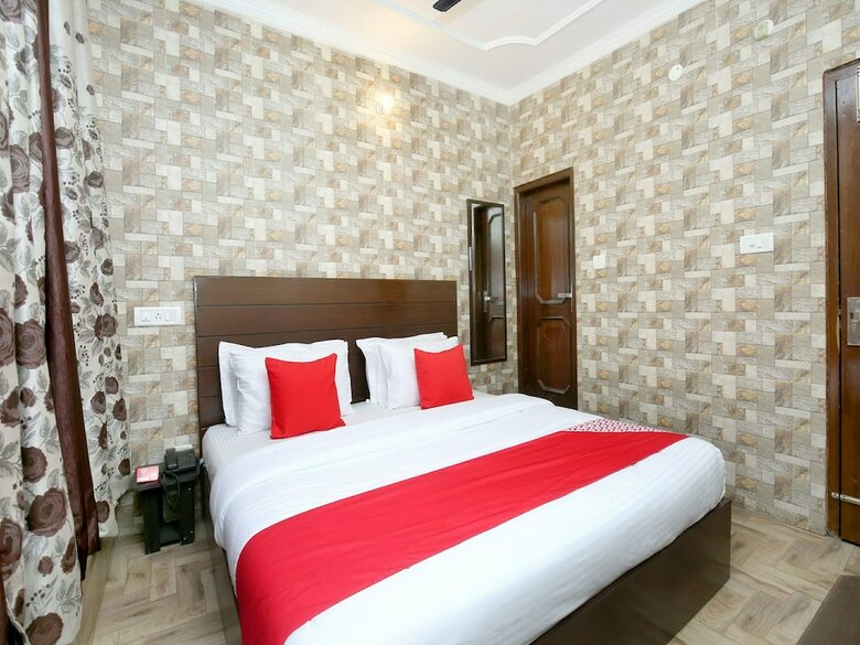 Oyo 13700 Hotel Star Palace