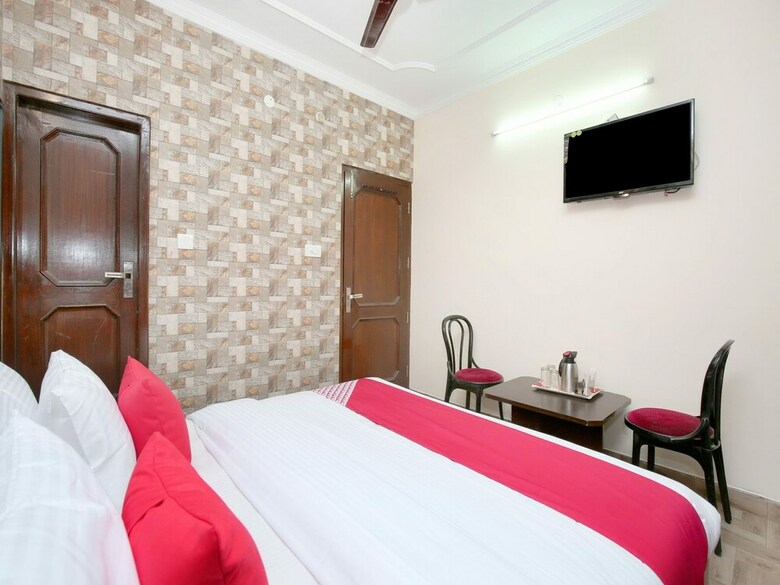 Oyo 13700 Hotel Star Palace