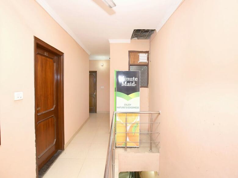 Oyo 13700 Hotel Star Palace