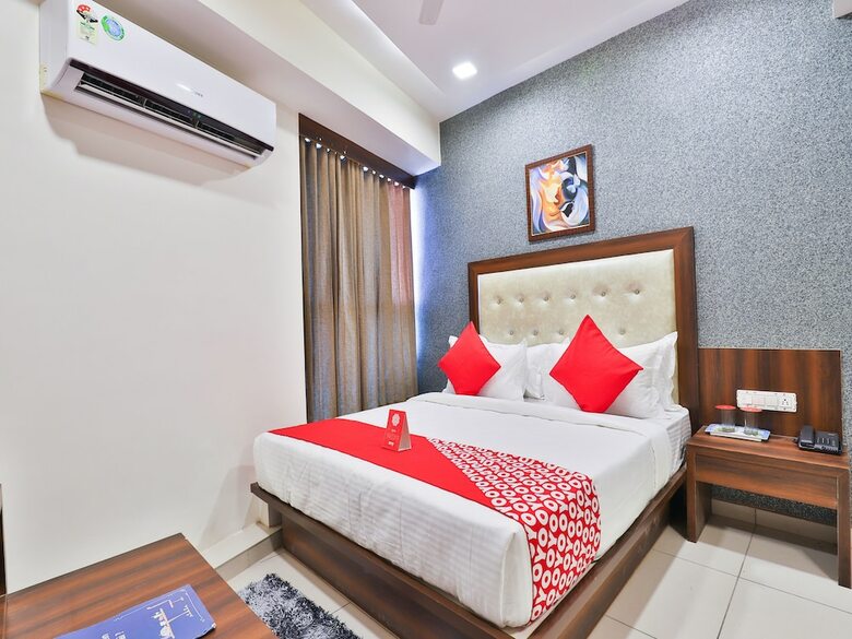 Hotel Oyo 14211 Laxmi Palace