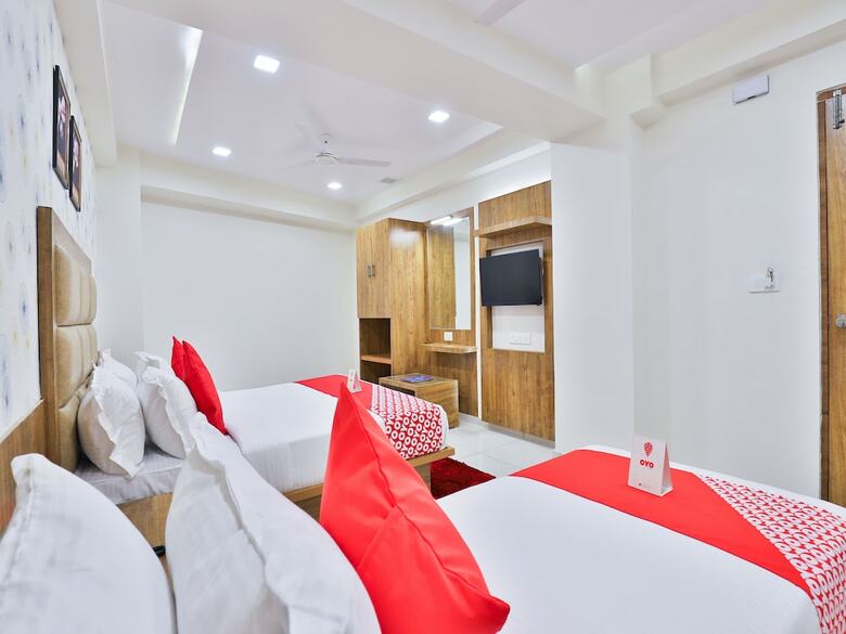 Hotel Oyo 14211 Laxmi Palace